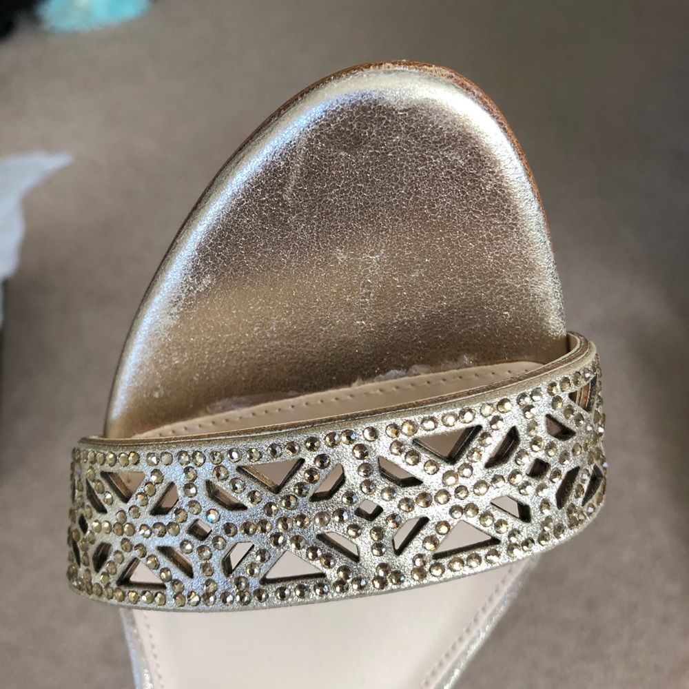 NWT Pelle Moda Otis Heels in Gold - Picture 3 of 7